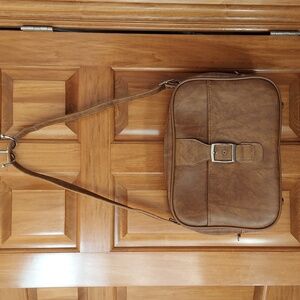 * Amelia Earhart Tan Luggage Carry On Overnight Bag Travel Tote Suitcase Vintage